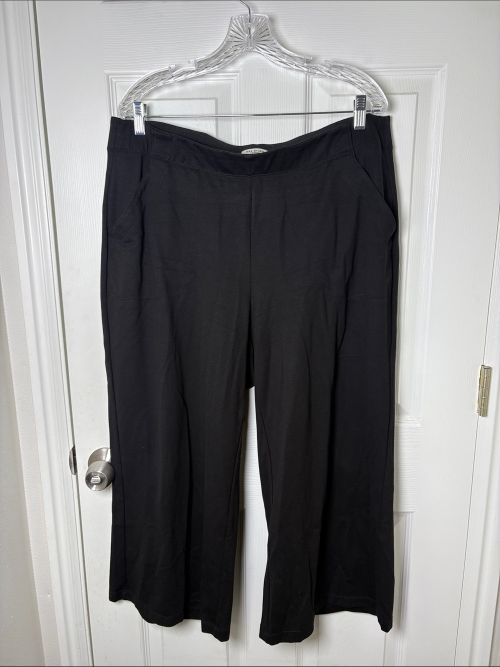 Max Studio Black Wide-Leg Capris with Side Pockets